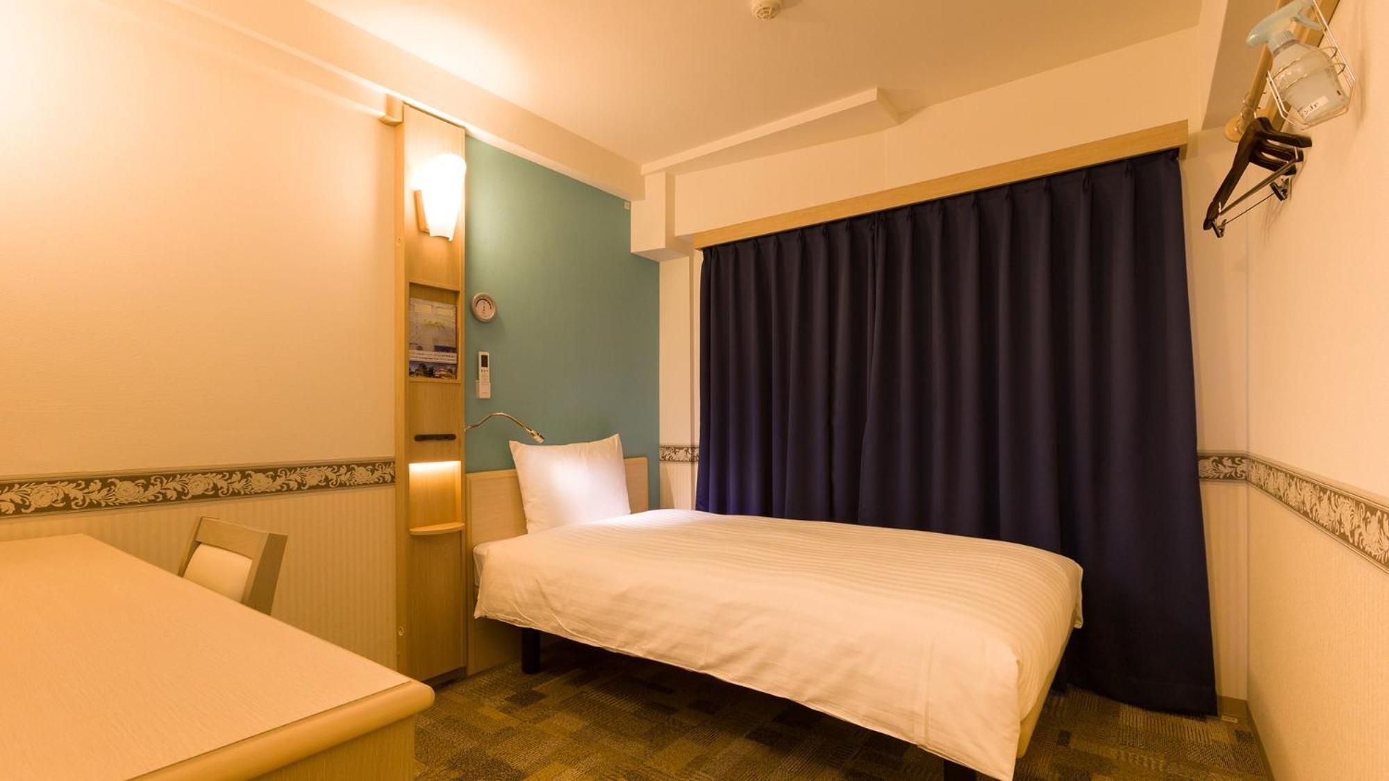Toyoko Inn Saitama Misato Ekimae Habitación foto
